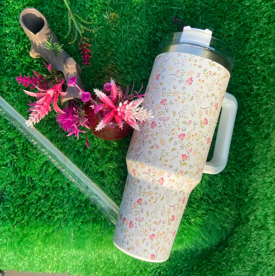 Wholesale High Quality Double Wall Tumbler White-Small Flower Style Tumblers With Lid And Straw