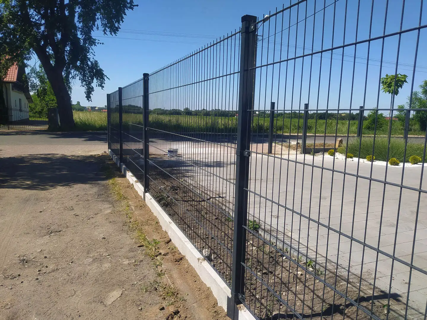 Trusted Factory Supplyes Galvanized and Powder Coated 2D Double Wire Fence 656 868 Mesh Panel Twin Wire Mesh Fence