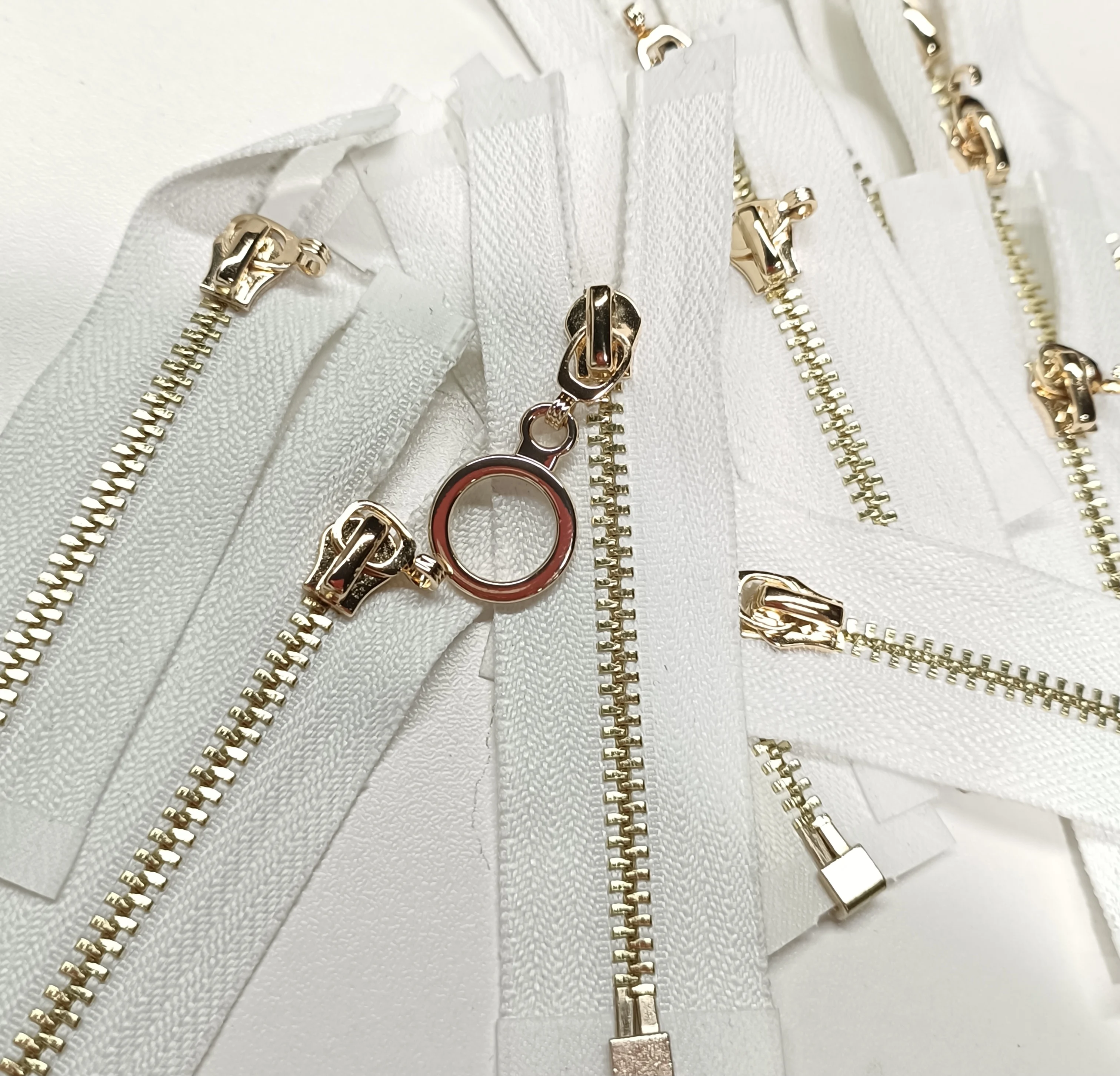 2022 New Popular Metal Zipper Pull High Quality Hot Sale Zipper For Hoodie/Jeans/Jacket/Handbag Clothing Zipper(White).