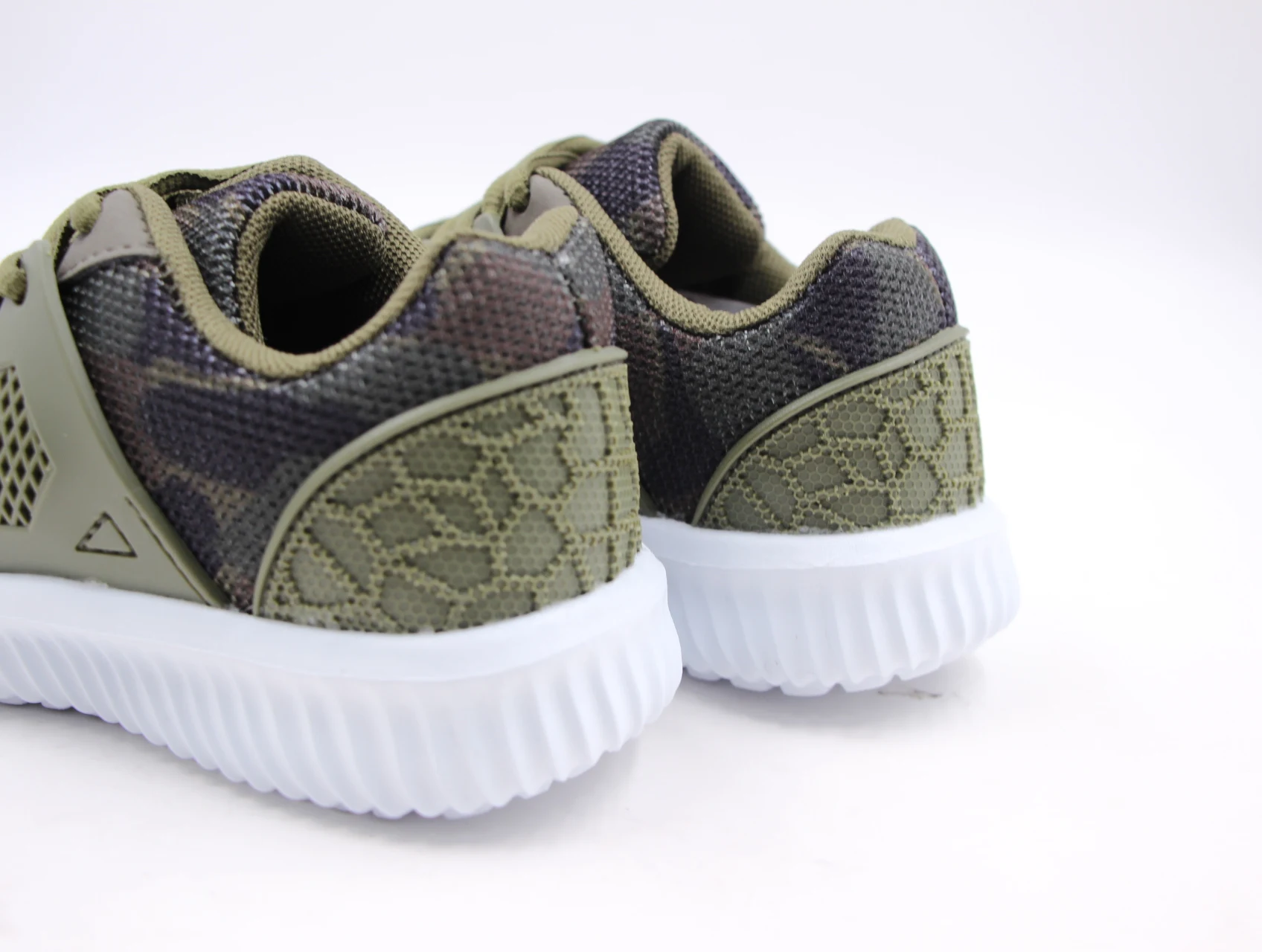 Stock comfortable light boy kids casual outdoor sport shoes walking styles lace-up children sneakers