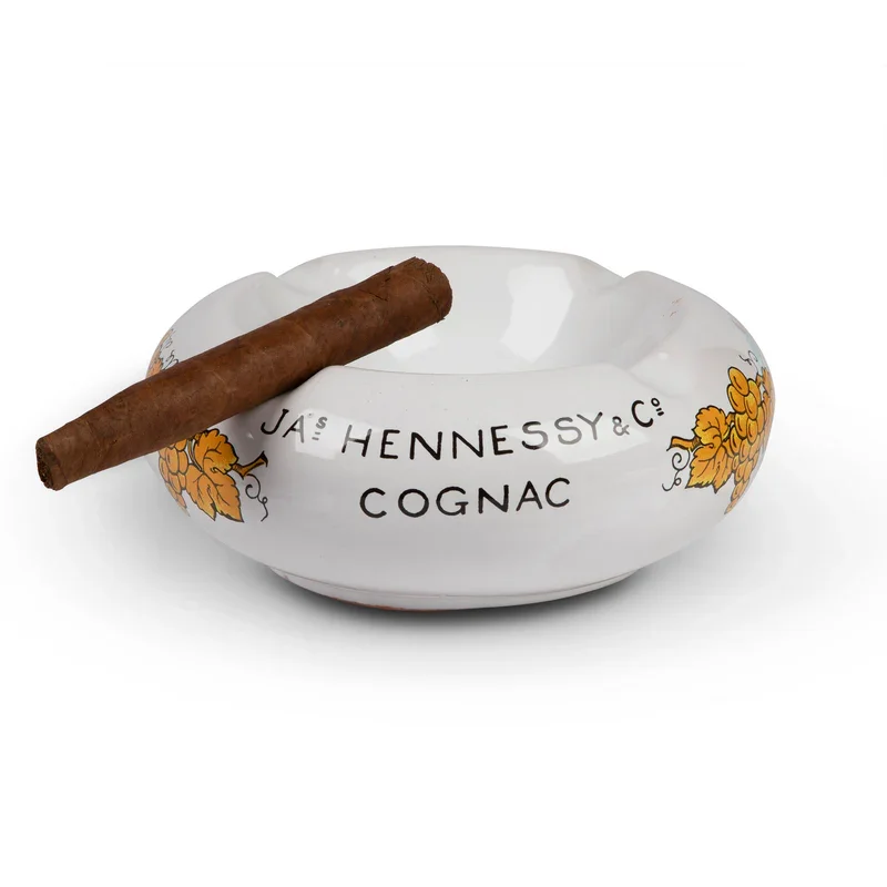 Винтаж J.A.s Hennessy & Co. Коньяк глазурованная белая керамическая сигарная пепельница