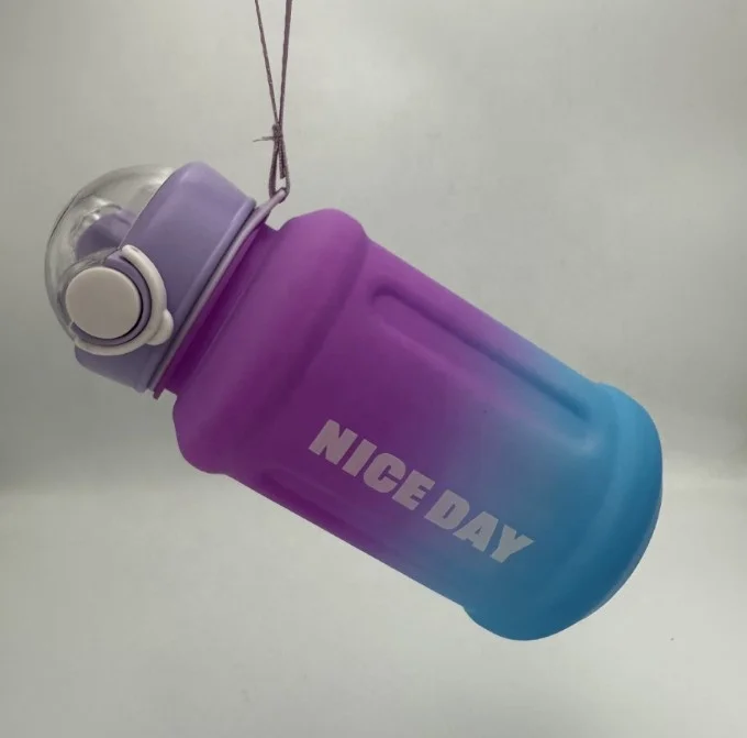 Large Capacity Colorful Gradient Plastic Hand Cup with Frost Handgrip Cute Design Made from PC Material