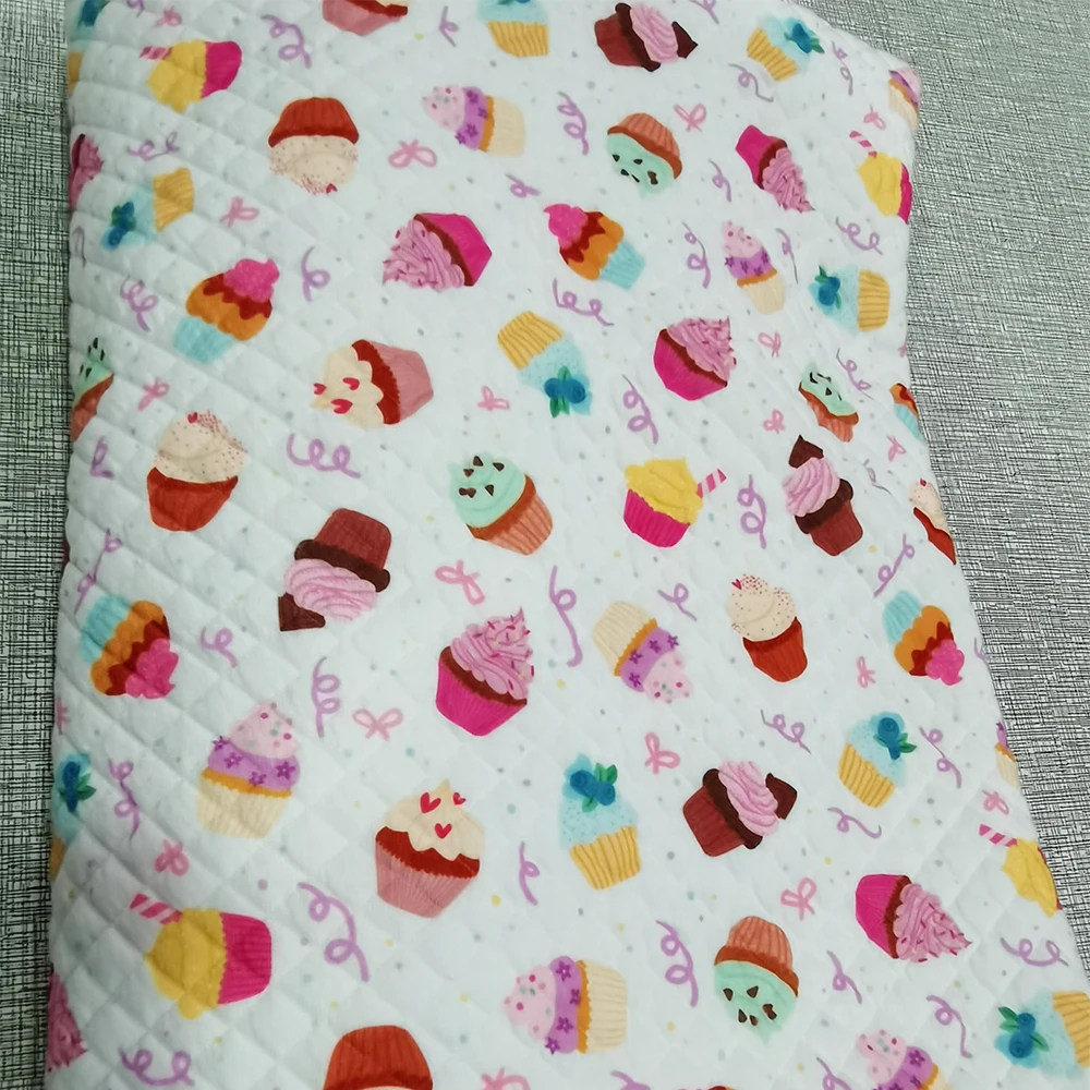 Custom Digital Printing Bullet Fabric Bullet Fabric 100%Polyester For Seamless Little Delicious Cupcakes Seamless Pattern