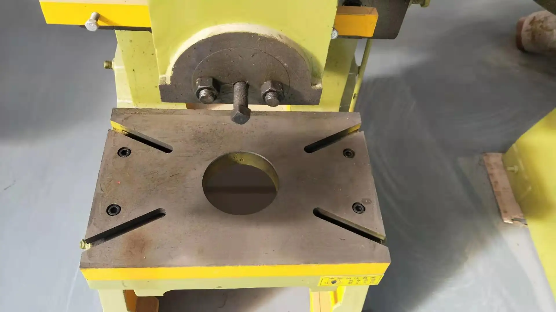 
New designed punch press 35T hydraul power press for sheet metal shape 