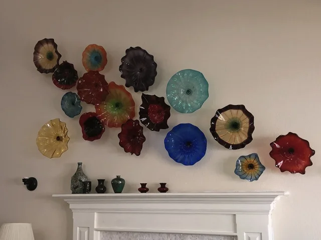 Popular art decoration handmade glass plates wall hanger murano flower shaped glass plates