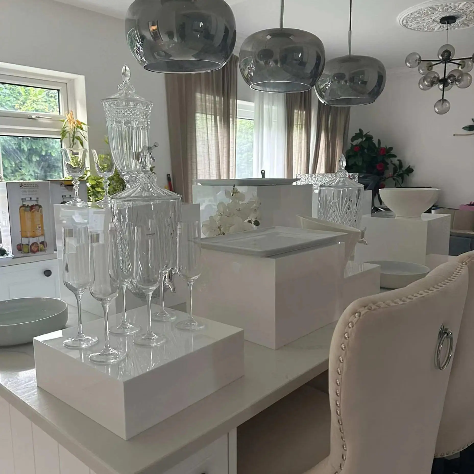 Creative dessert table decoration cold meal stand tea break cake snack rack acrylic buffet food display stand