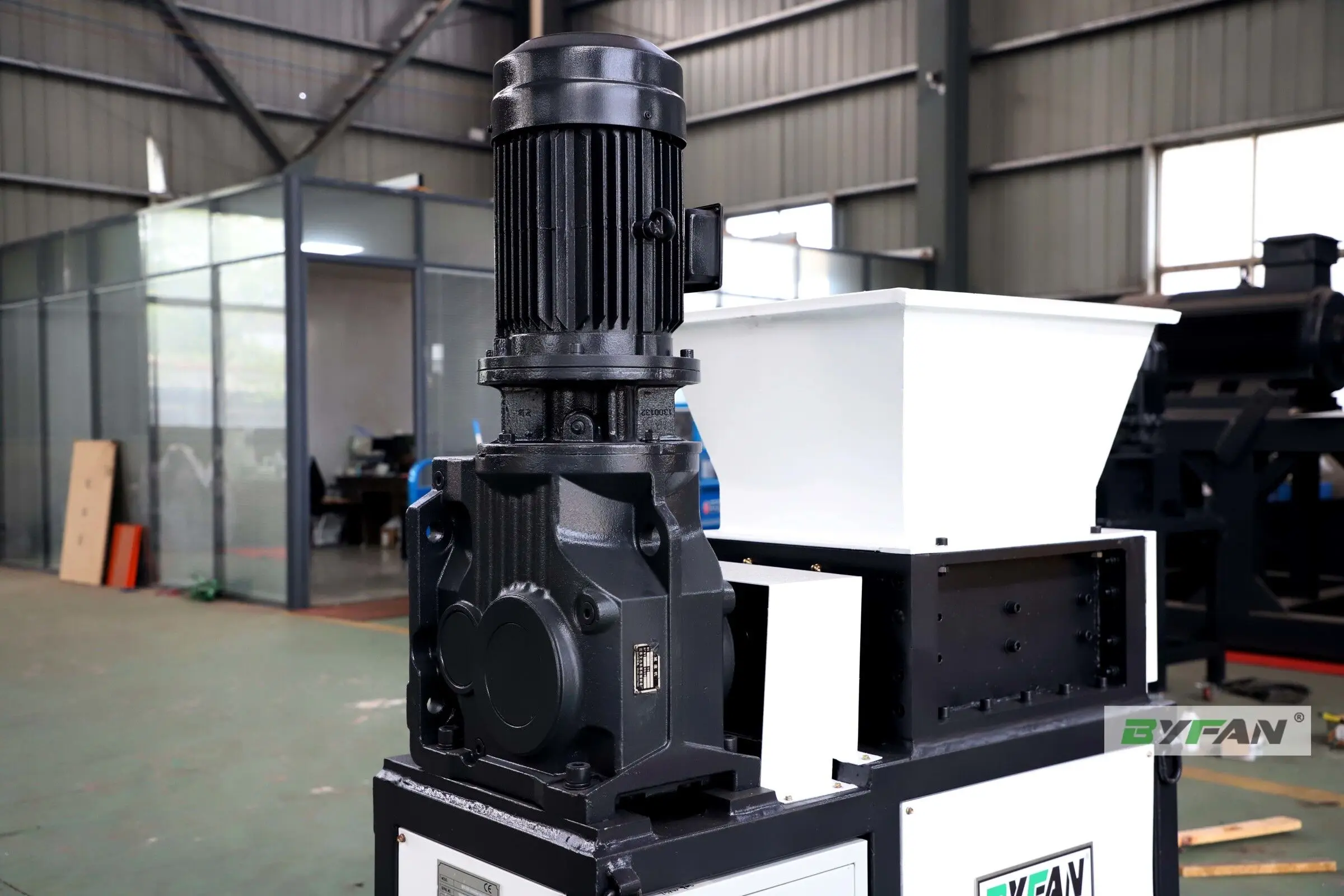 CE Certified Plastic Recycling Machine 300~4000 Kg/h Heavy Duty Plastic Crusher