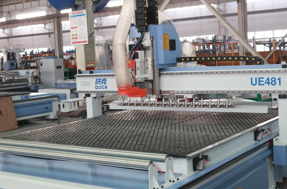 Китайский деревянный маршрутизатор 3d Cnc UE-481 автоматизированное деревообрабатывающее оборудование Router с 12 инструментами