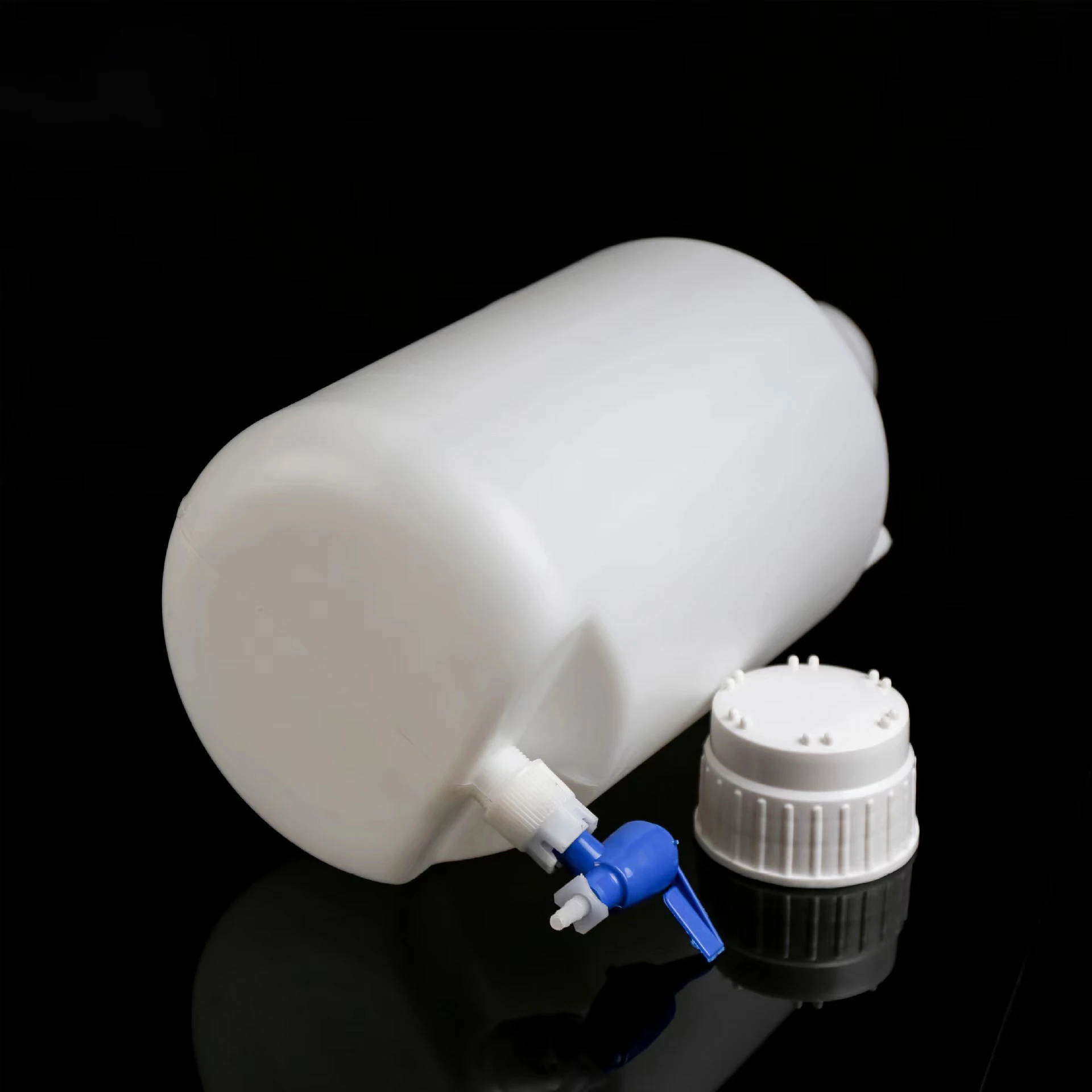 Lab Use Water Bucket 5l 10l 20l Plastic Distilled Water Bucket With Faucet