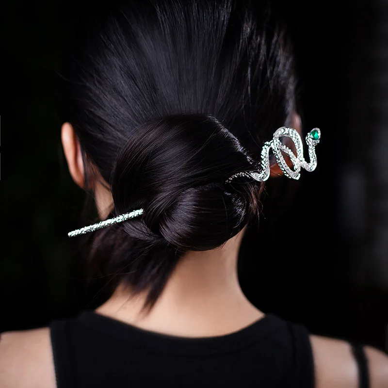 Simple And Indifferent Chinese Handmade Green Gemstone Metal Snake Shaped Hairpin For Female (1600612712893)
