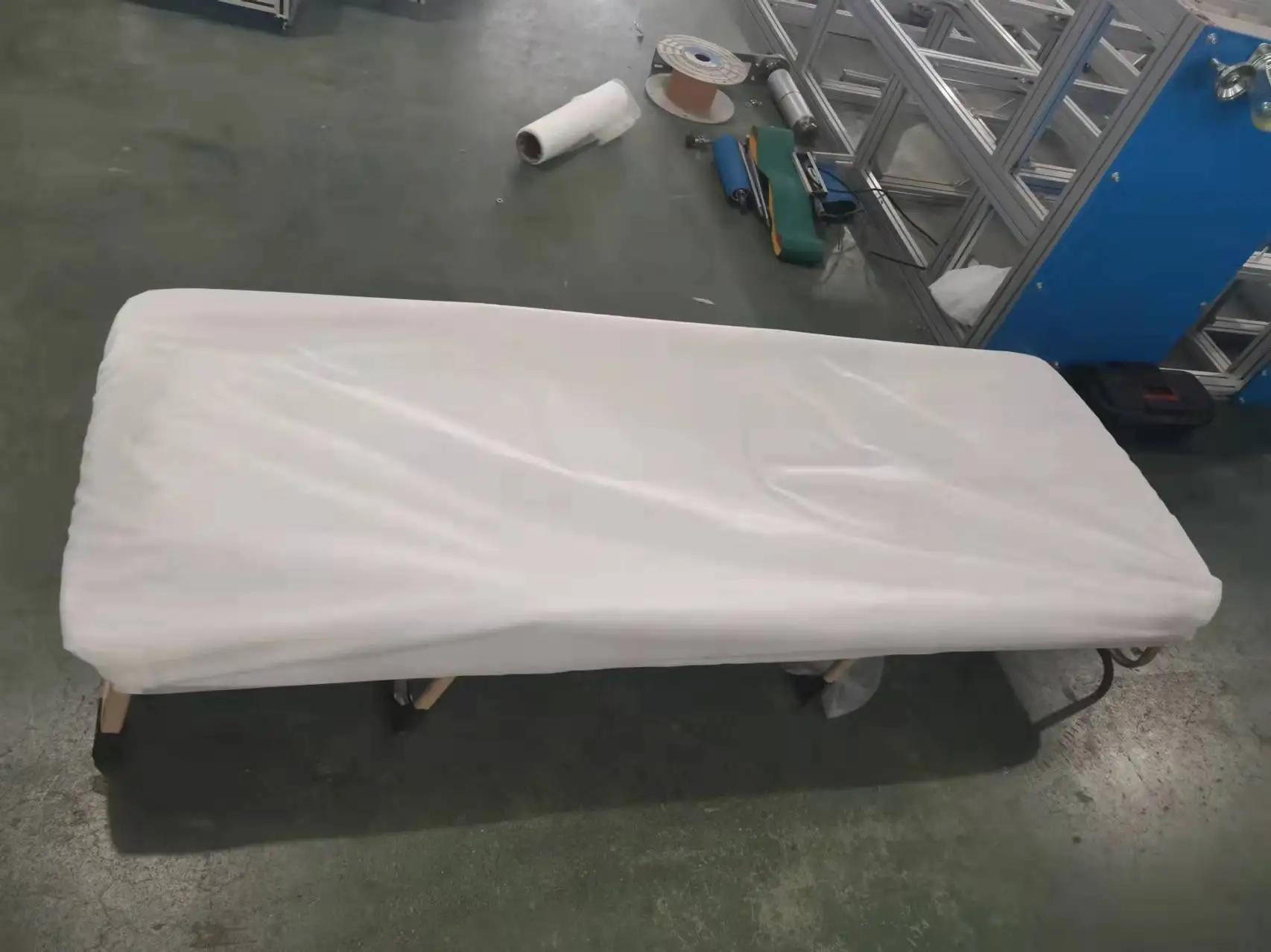 Manufacturer Disposal Surgical /Medical Bed Sheet Making And Folding Machine