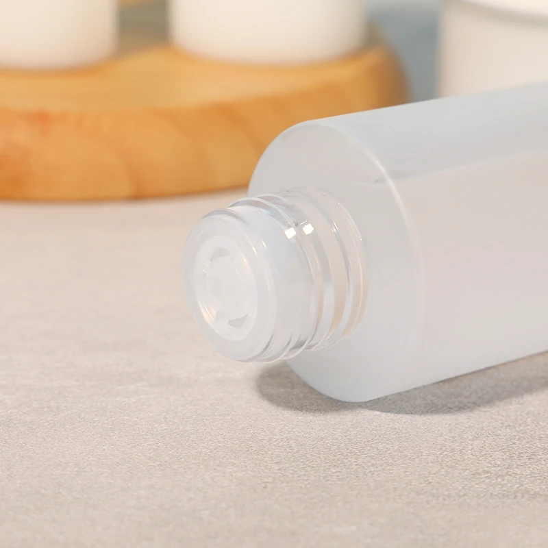 luxury elegant plastic bottle for lotion set white plastic cosmetic facial tonic lotion bottle plastic cosmetic bottle and jar