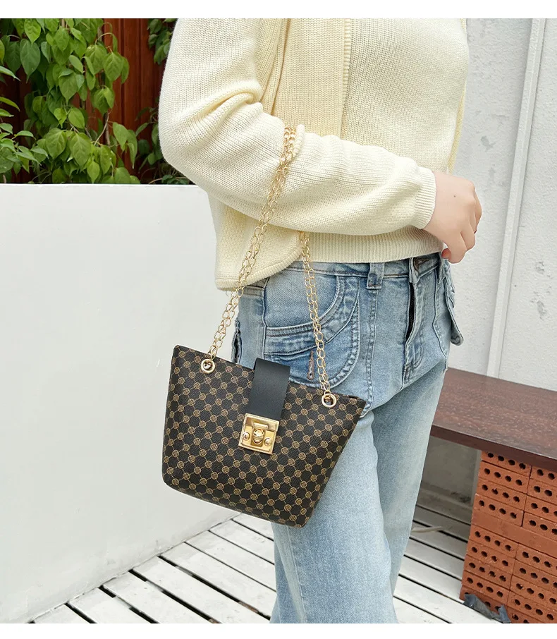 Hot Sell Diamond Lattice Bucket Bag New Wholesale Women Bag Flower Material Chain Crossbody Bag