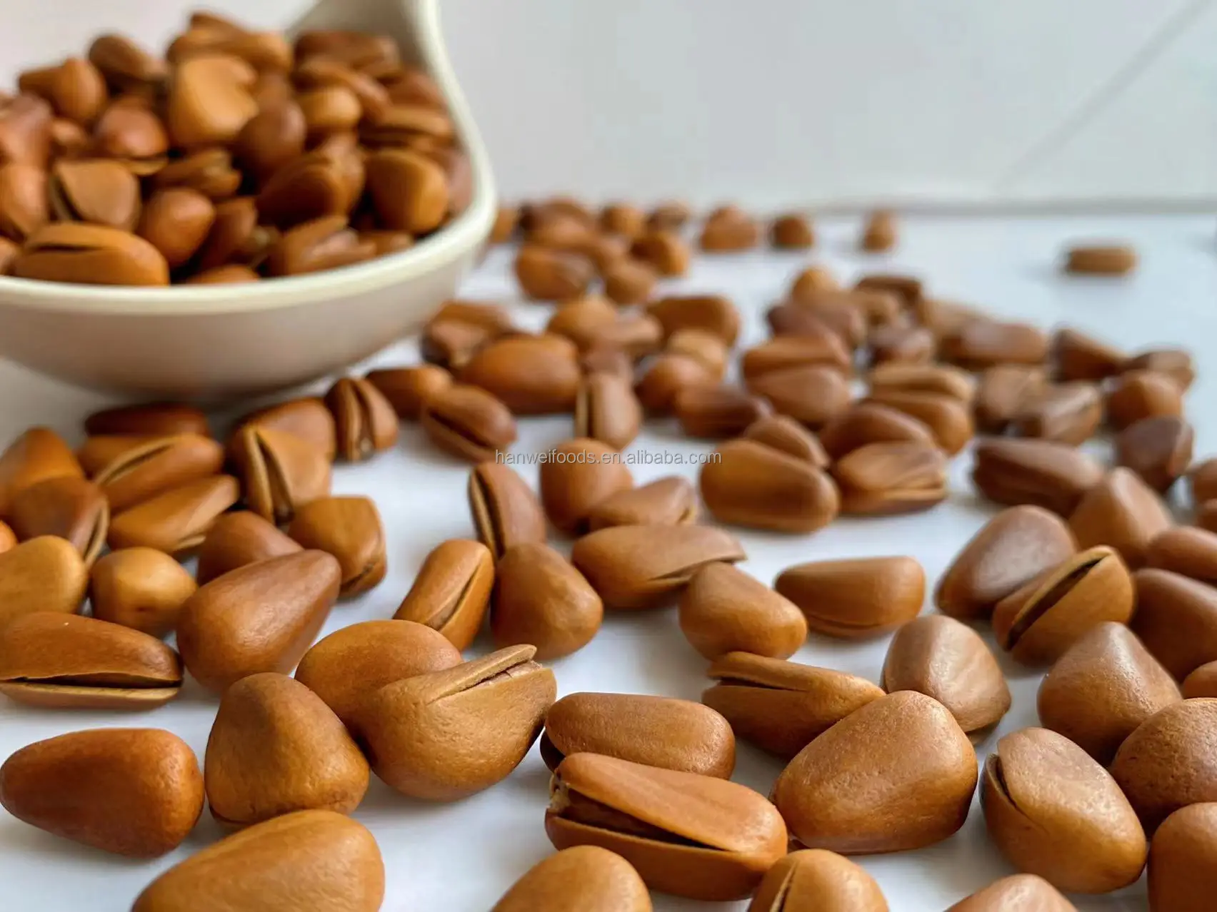Hot selling open pine nuts original big grain red pine nuts dried nuts
