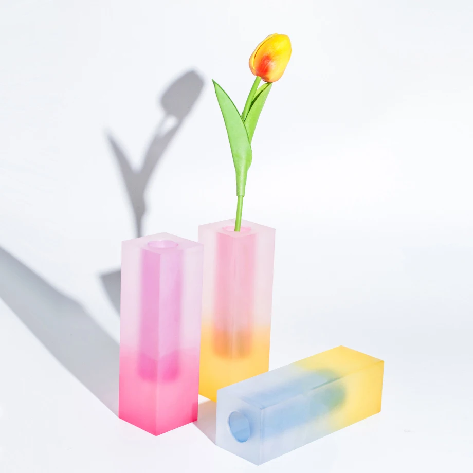 High Quality  Gradual Change Colored Acrylic Vases Small Glass Vases For Home Decoration Wedding Glass Gift Flower Vases