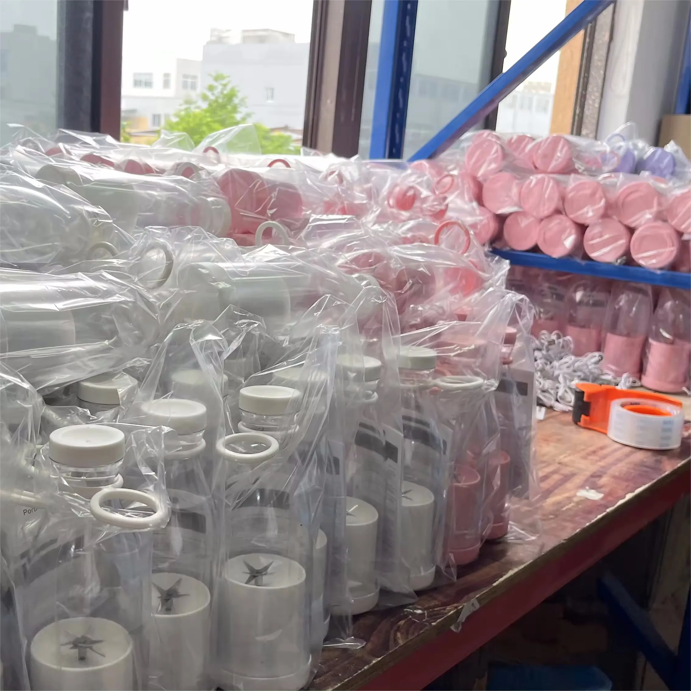 Rechargeable Mixers Fresh Fruit Juicers Blue/Pink Usb Portable Juicers Bottle Mini Fast Electric Portable Smoothie Ice Blender