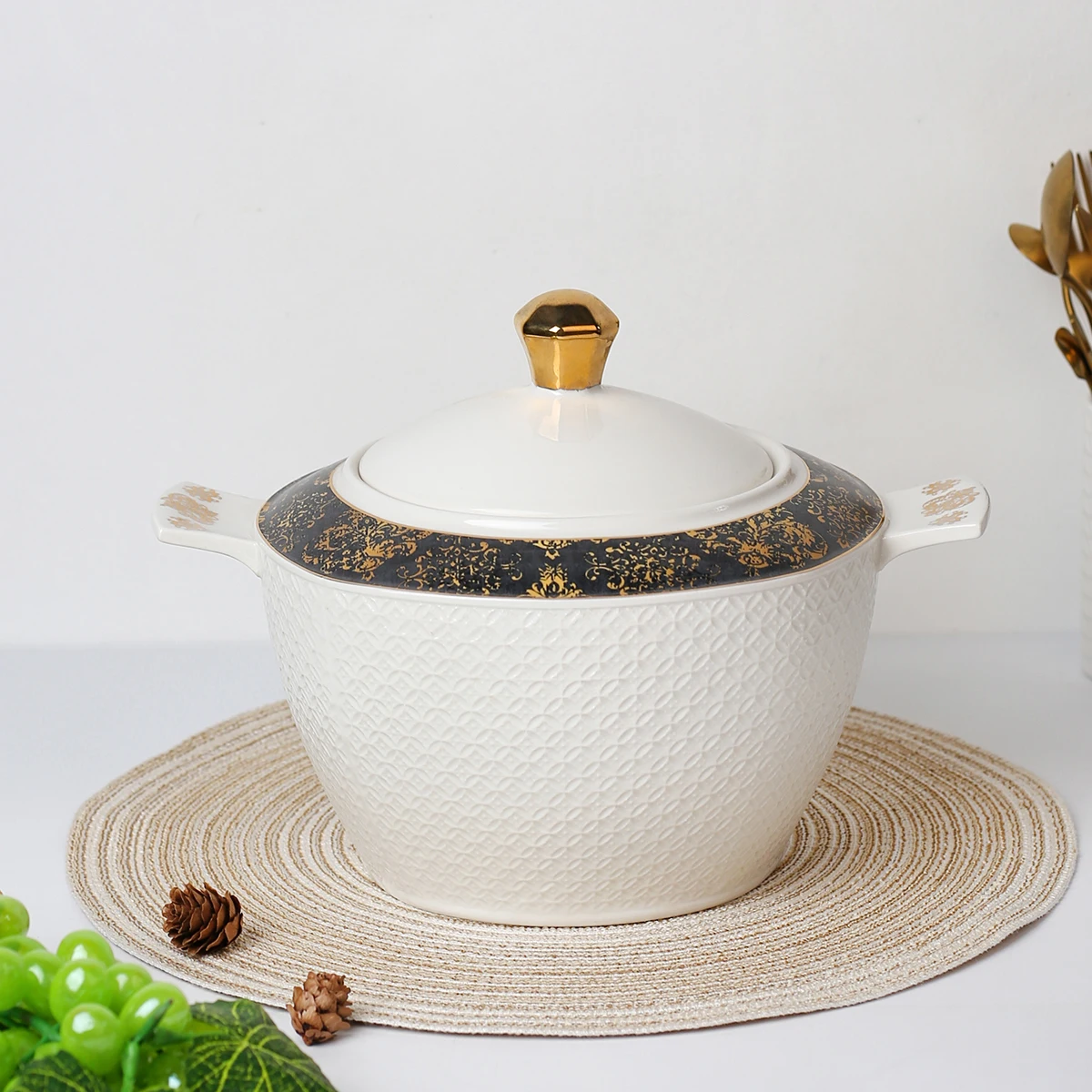 Factory Direct Selling Luxury Hotel Home Elegant Embossed White Porcelain Soup Tureen Set