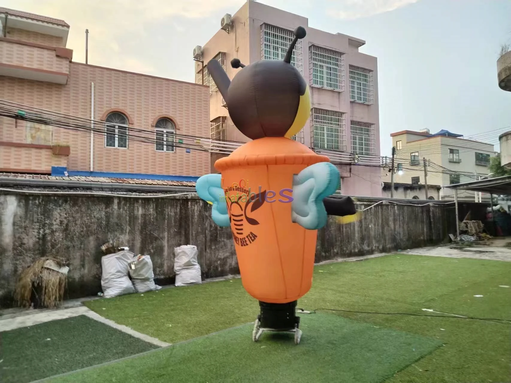 3m high Inflatable Bee Sky Dancer Bumble Custom Bottle Can Bee Air Dancer Model For Outdoor Advertising