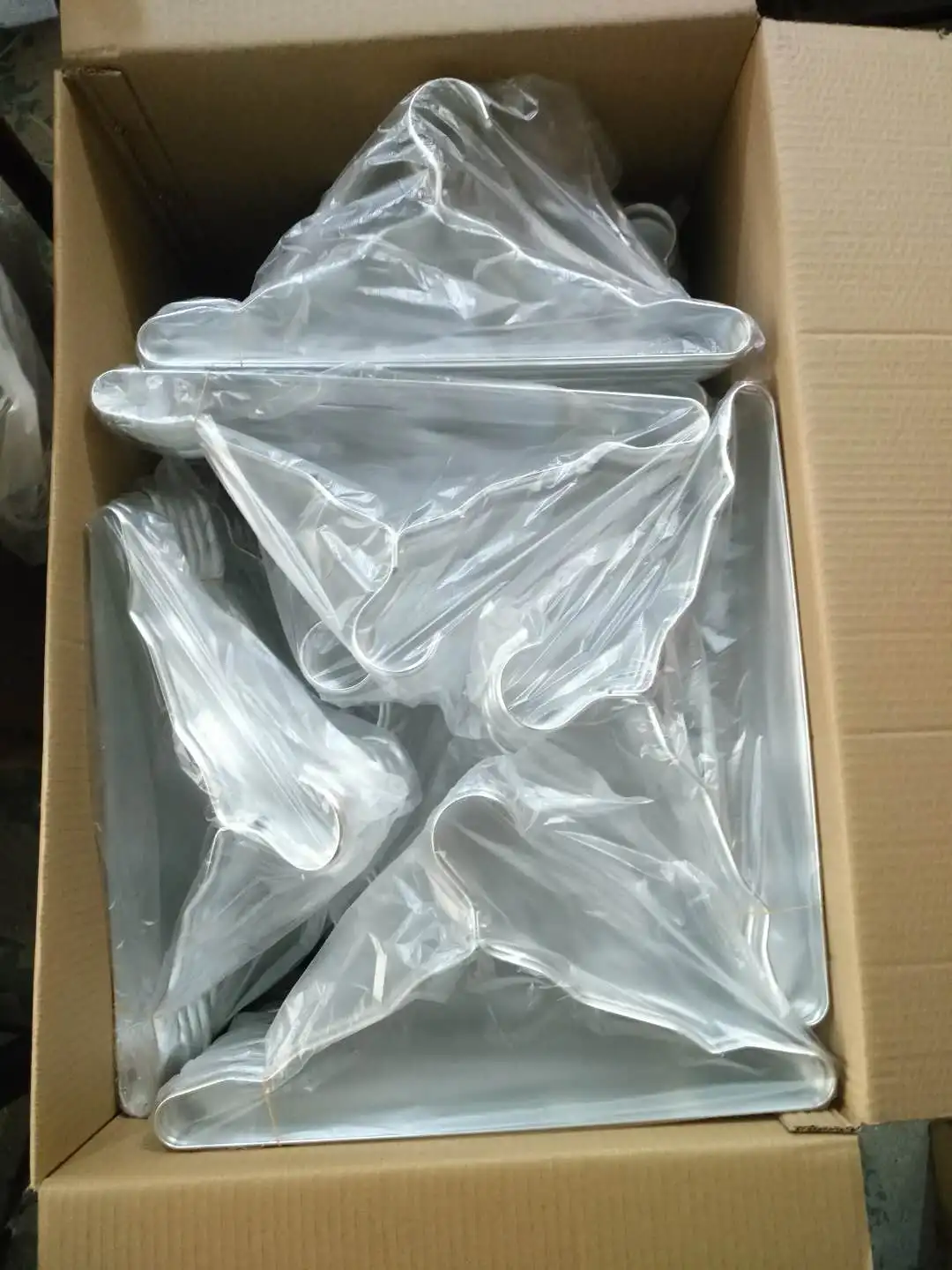 YH-8101 factory wholesale high quality metal aluminum gold color adult pants shirt coat laundry clothes hanger for cloth