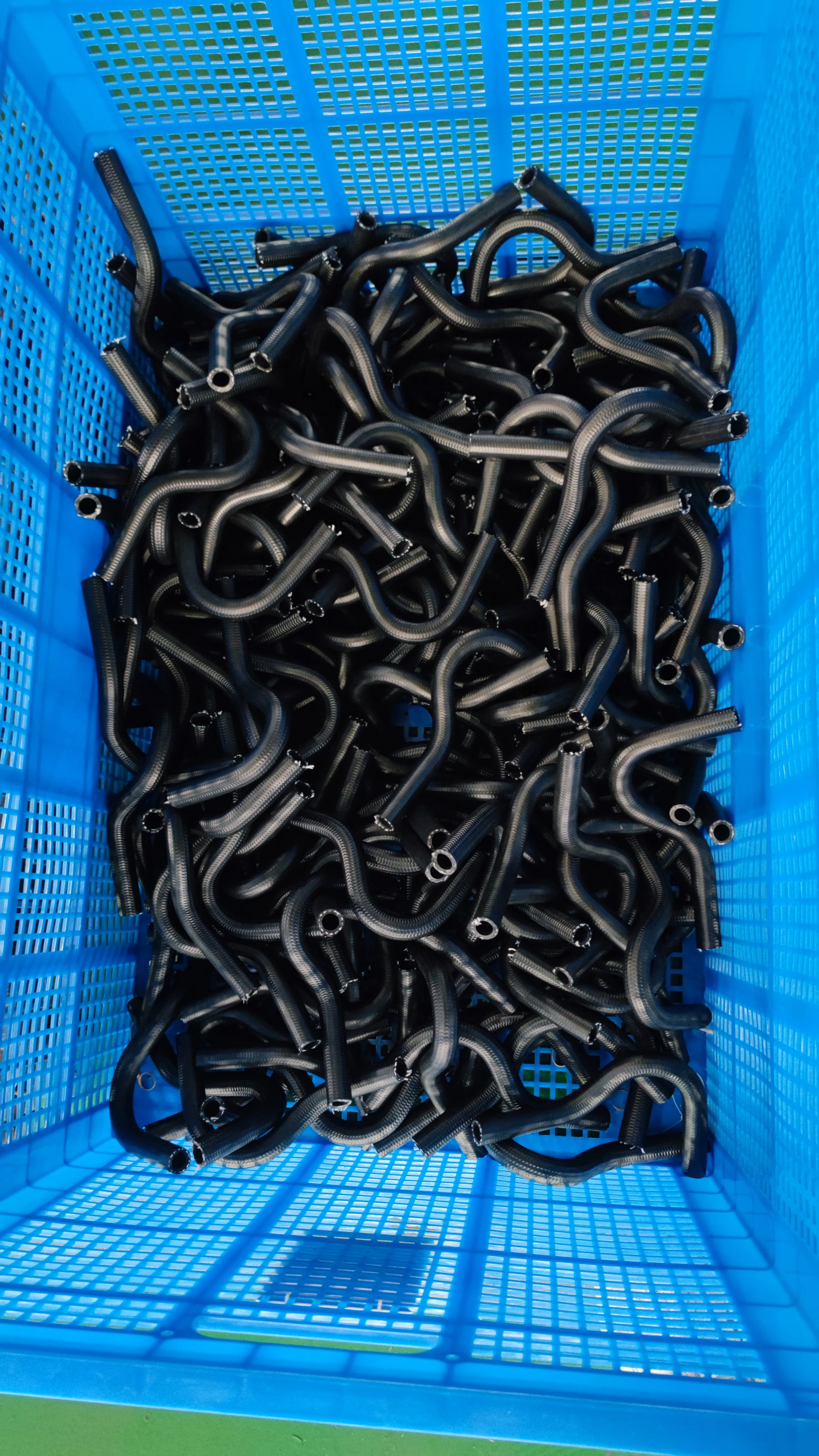 Rubber water hose  for automobile chassis by Customized shapes, color and size