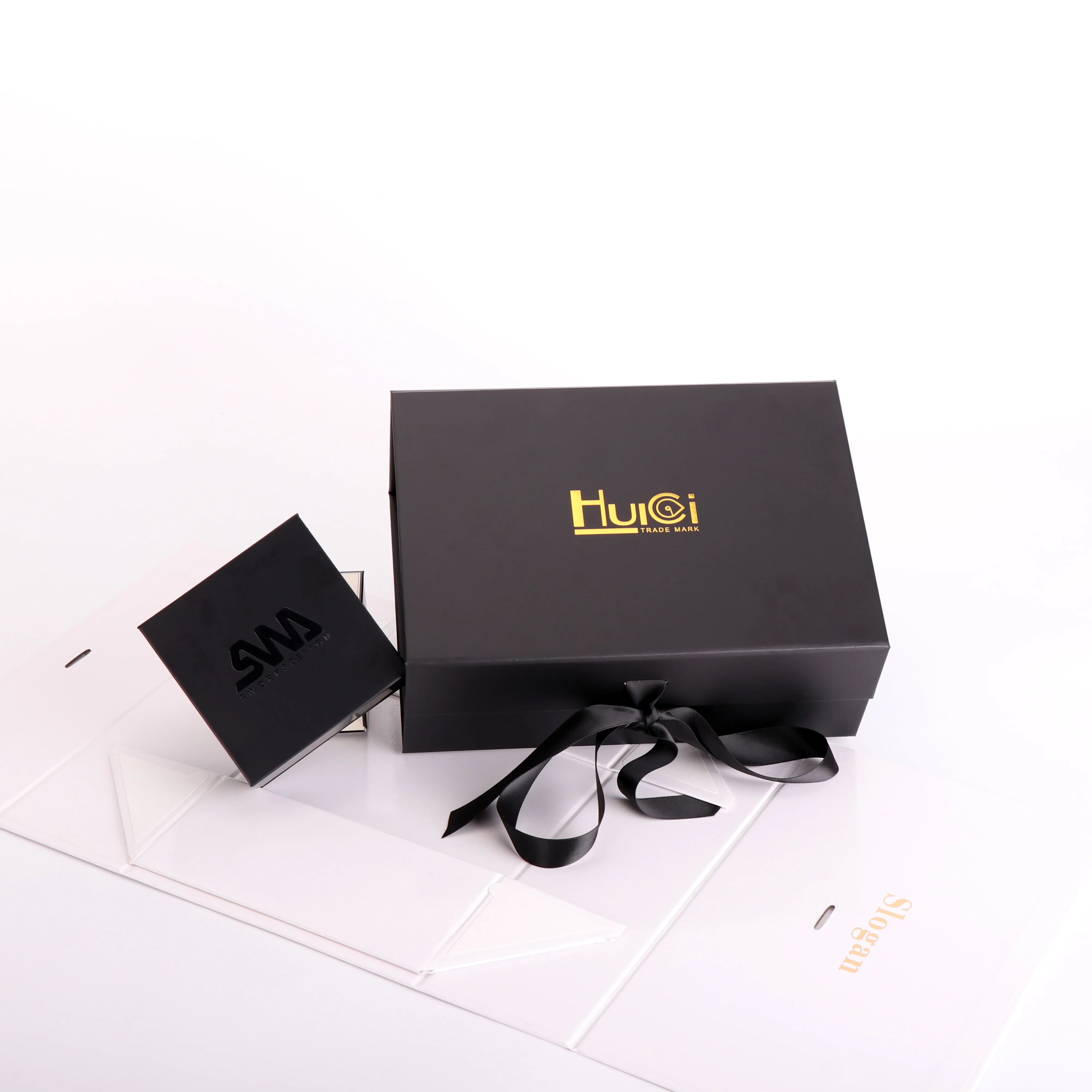 Custom Logo Gift Box Clothing Shoe Product Packaging Box Luxury Magnetic Jewelry Box With Handle