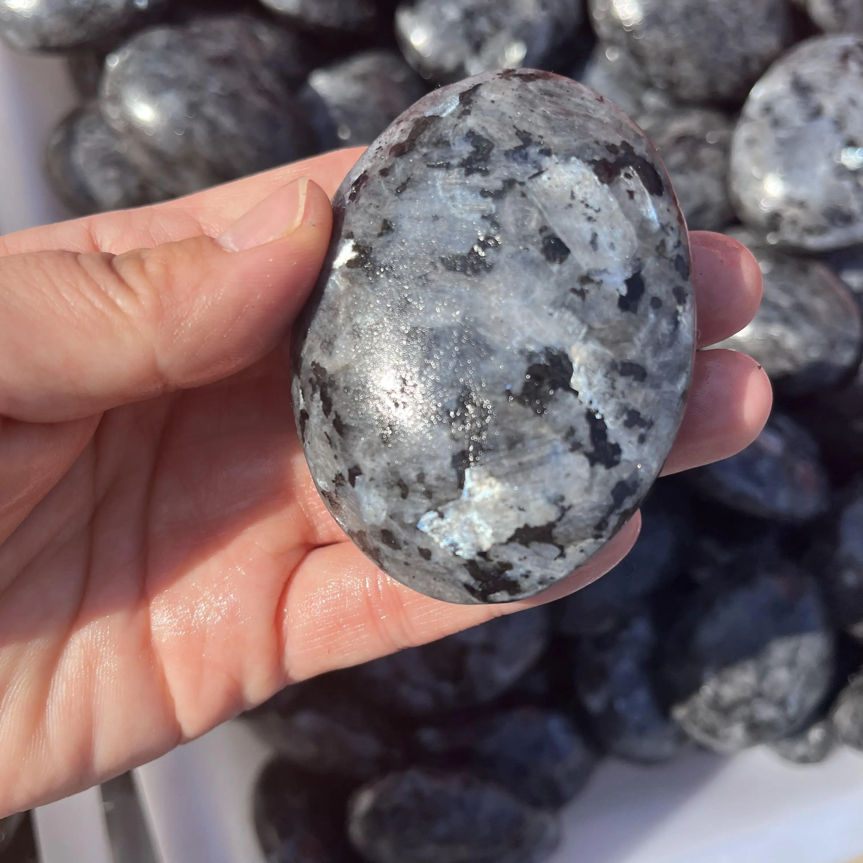 Wholesale natural crystal reiki palm stone larvikite quartz crystals healing palm stones crafts
