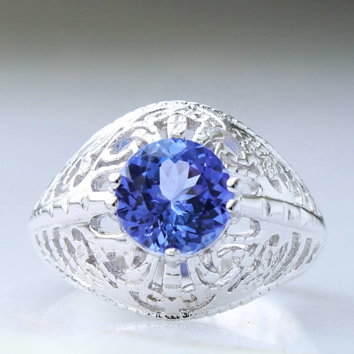 Best Fashion Trendy Jewelry Beautifully Designed High Quality Design 925 Sterling Silver Ring with Tanzanite