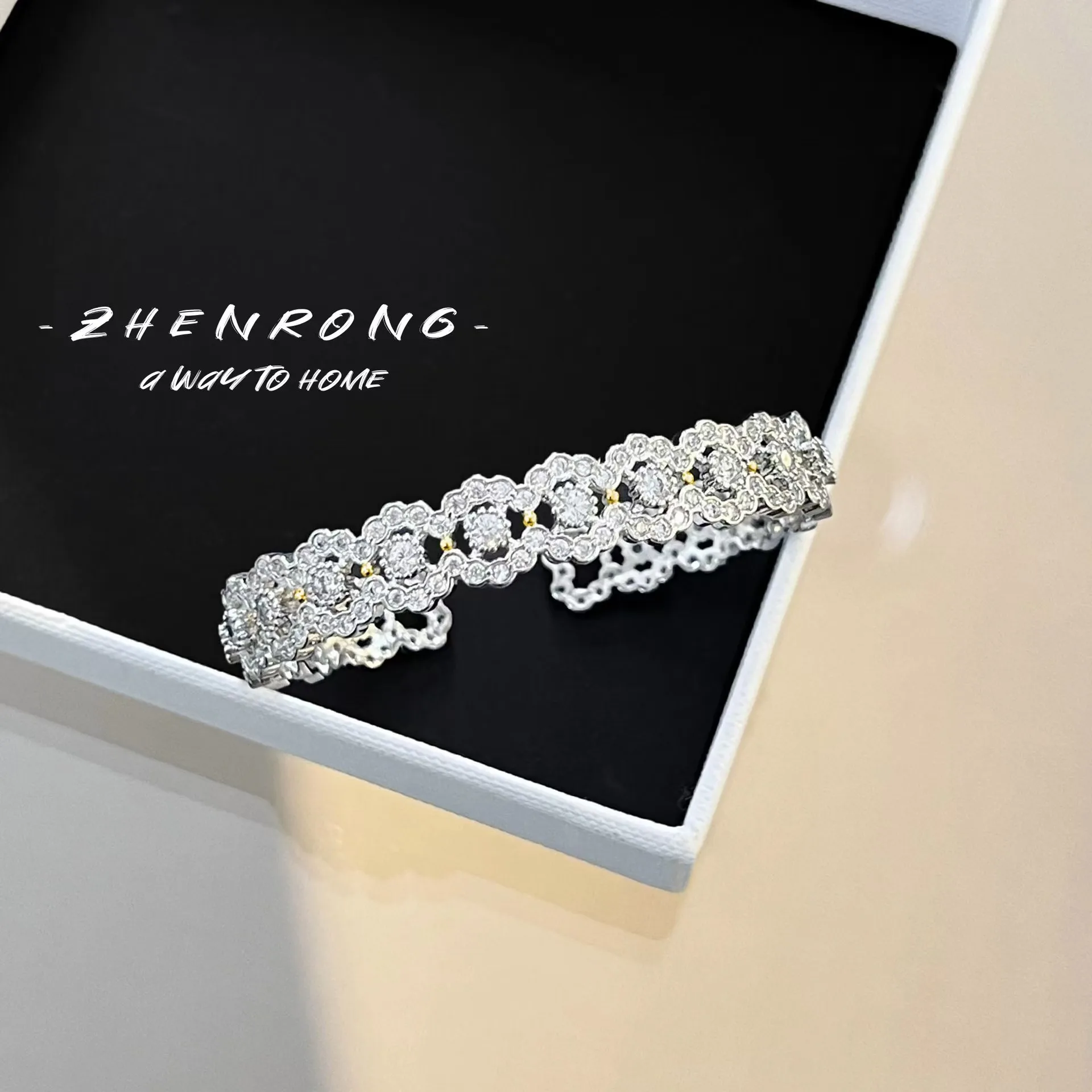 Trend jewelry 2024 Hot Sell Italian court style hollowed out full diamond gold plated silver plated flower bracelet for girl