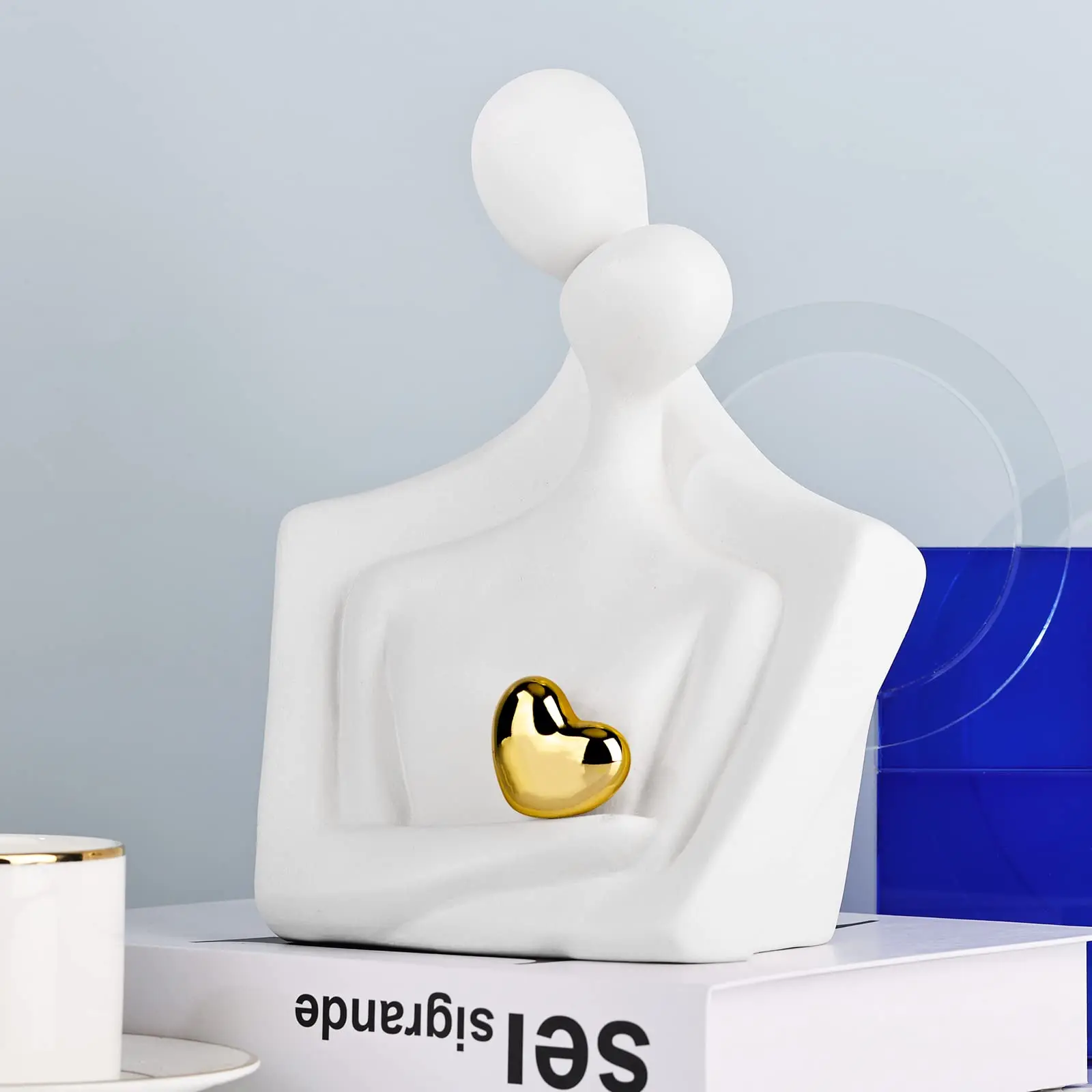 Figure Statue for Home Decorations Gold Heart Figurine Hugging Couple Living Room Decorations Office Decor Abstract Figurines