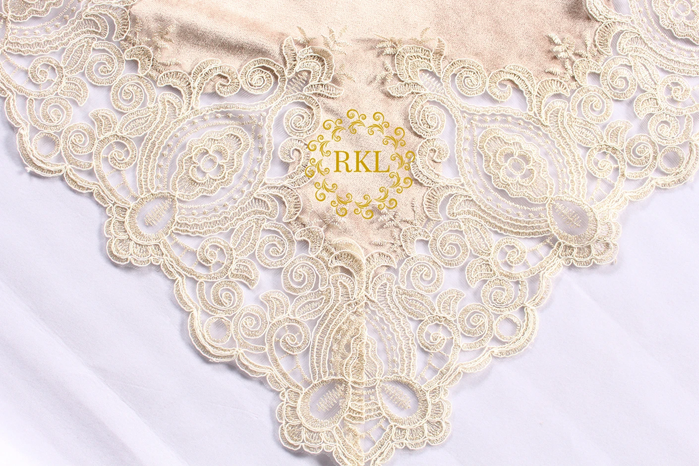 Luxurious Wedding table decor Lace center piece Velvet table cloth Wedding Table Cover