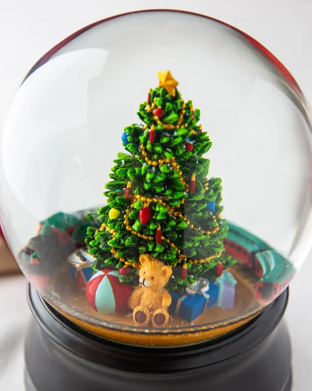 Classic Christmas Theme Music Christmas Tree Snow Globe Shape Musical Water Globes for Souvenir Gift