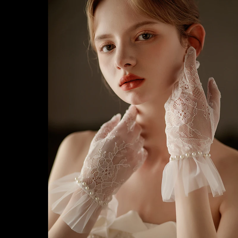 WG048 Exquisite Short White Wedding Bridal Gloves Soft Tulle Lace Pearls Beading Ruffle Brides Bridesmaid Wrist Glove