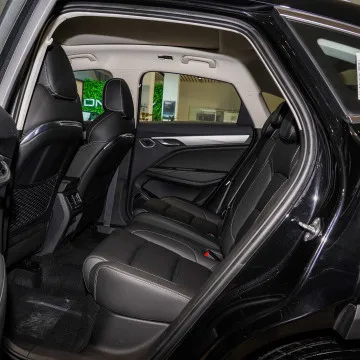 China  famous brand The Geely Xingyue Car  with 5  seats  left hand drive