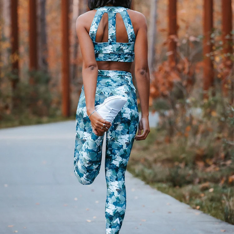 240gsm Green Camo Allover Printed Polyester Spandex Training Running Yoga Bra And High Waist Shorts 2-Piece Set