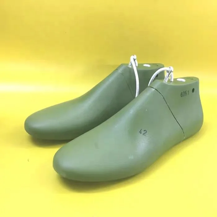 Man round toe sneakers plastic shoe lasts