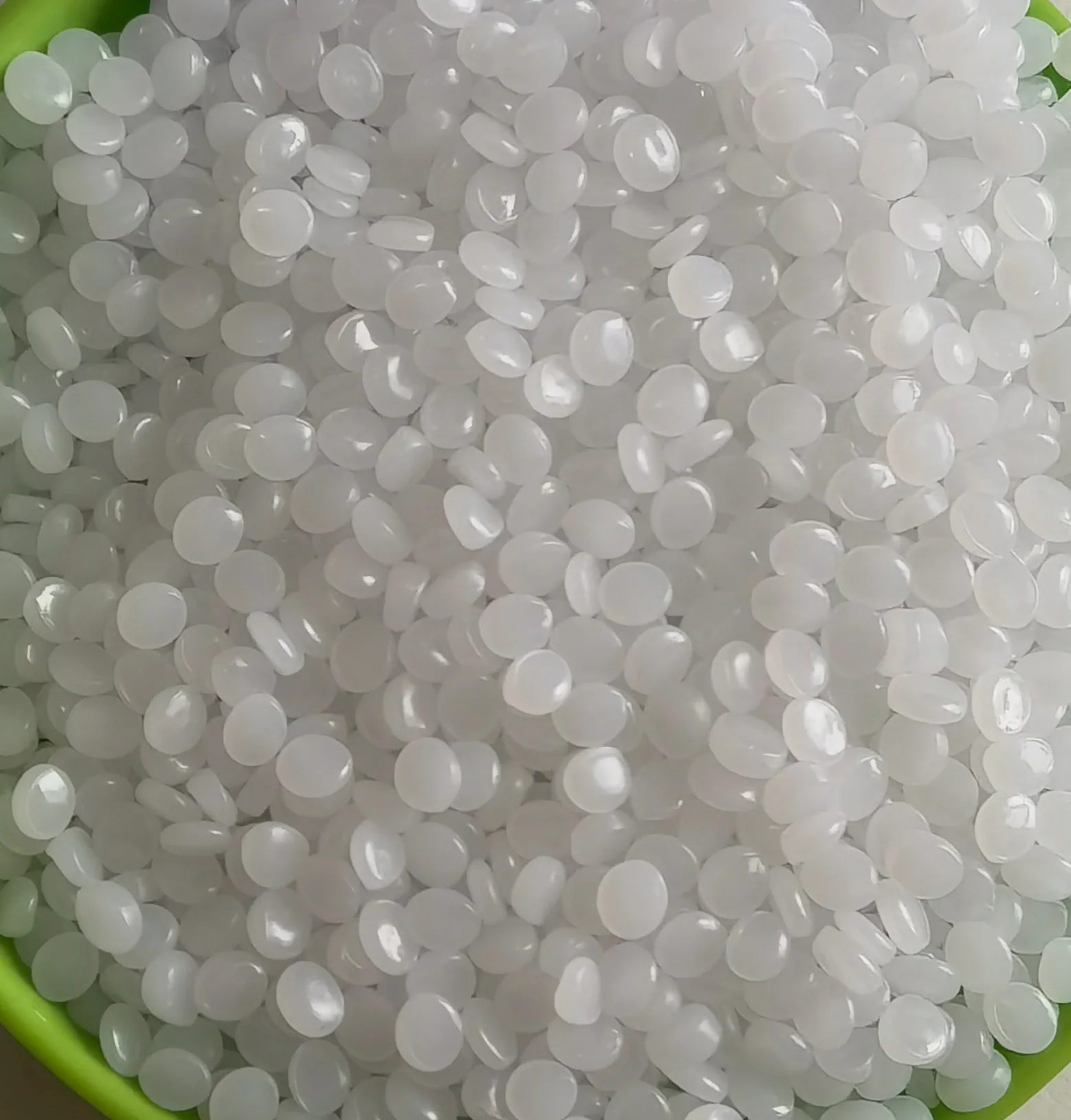 Широко используется общий класс 100% первичных пластиковых частиц HDPE сырья для автомобильной промышленности и т.
