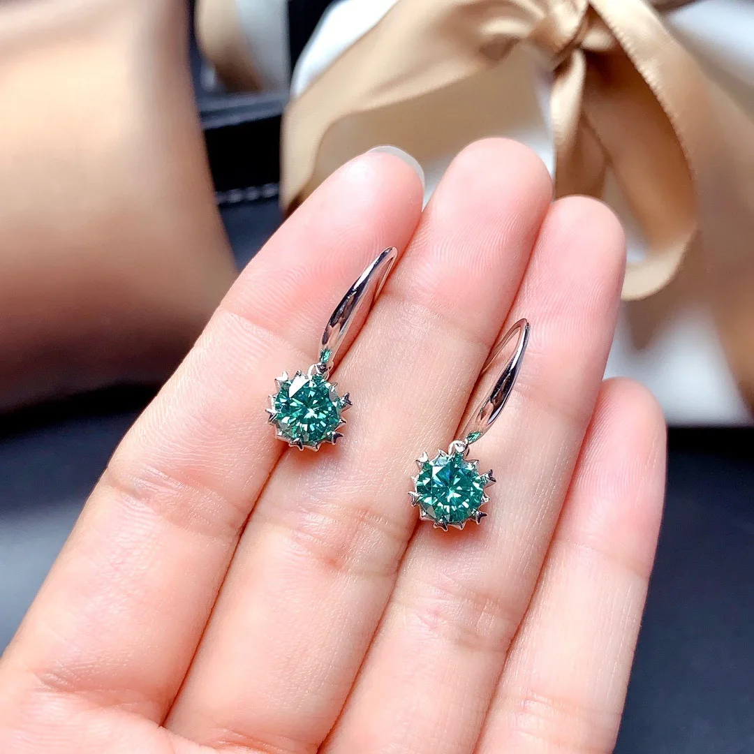 New color treasure live supply Maldives blue and green Mosang diamond earrings 1 karat super flash snowflake earrings