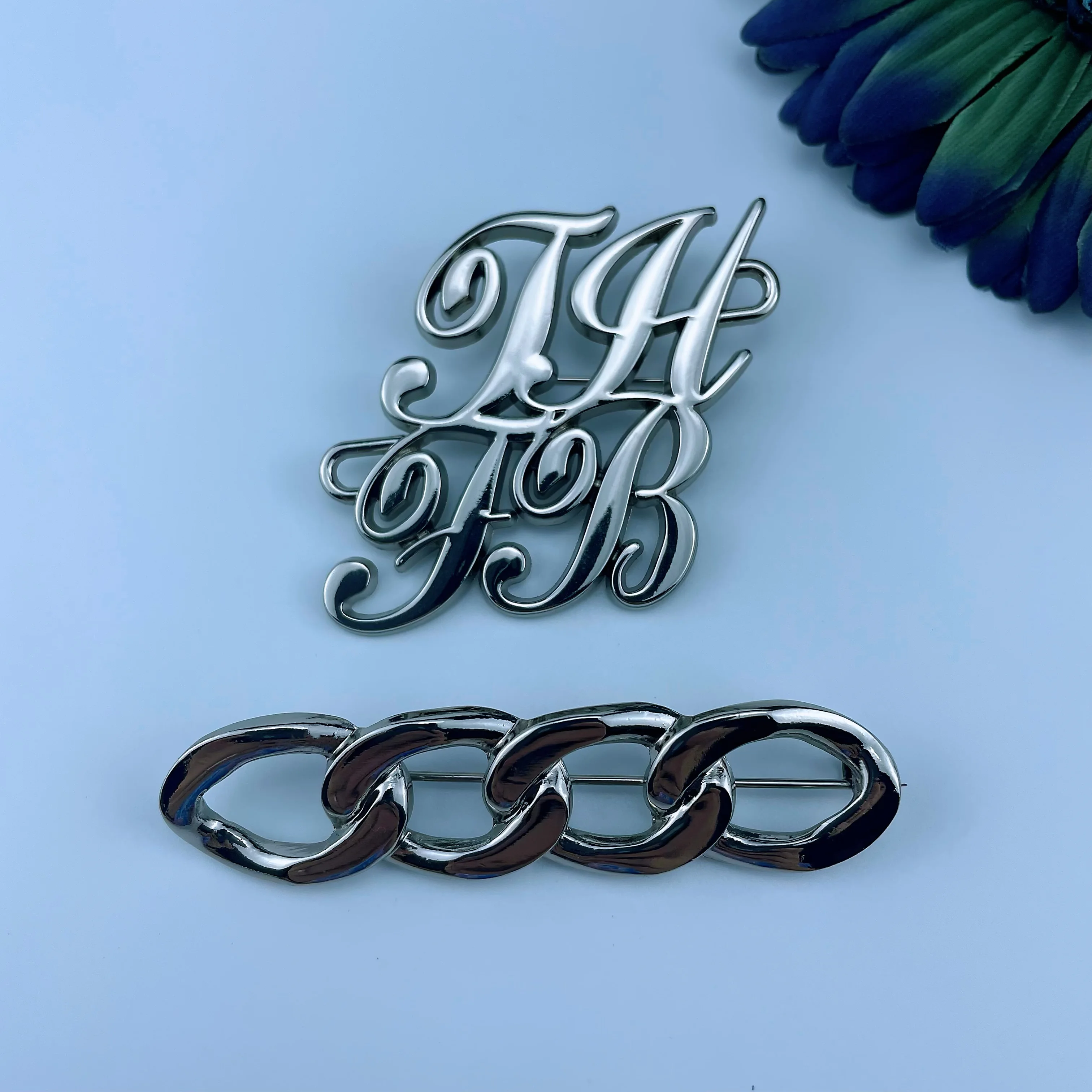 Metal Brass Lapel Pin Brooch Sewing Accessories for Clothing Dressmaker Pins Skull Design Collar Stays Rhinestone Buttons