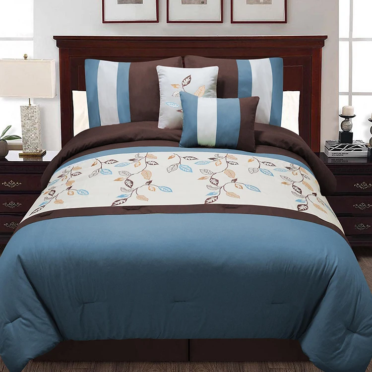 
comforter/quilt with jacquard, stitching and elegant embs. 