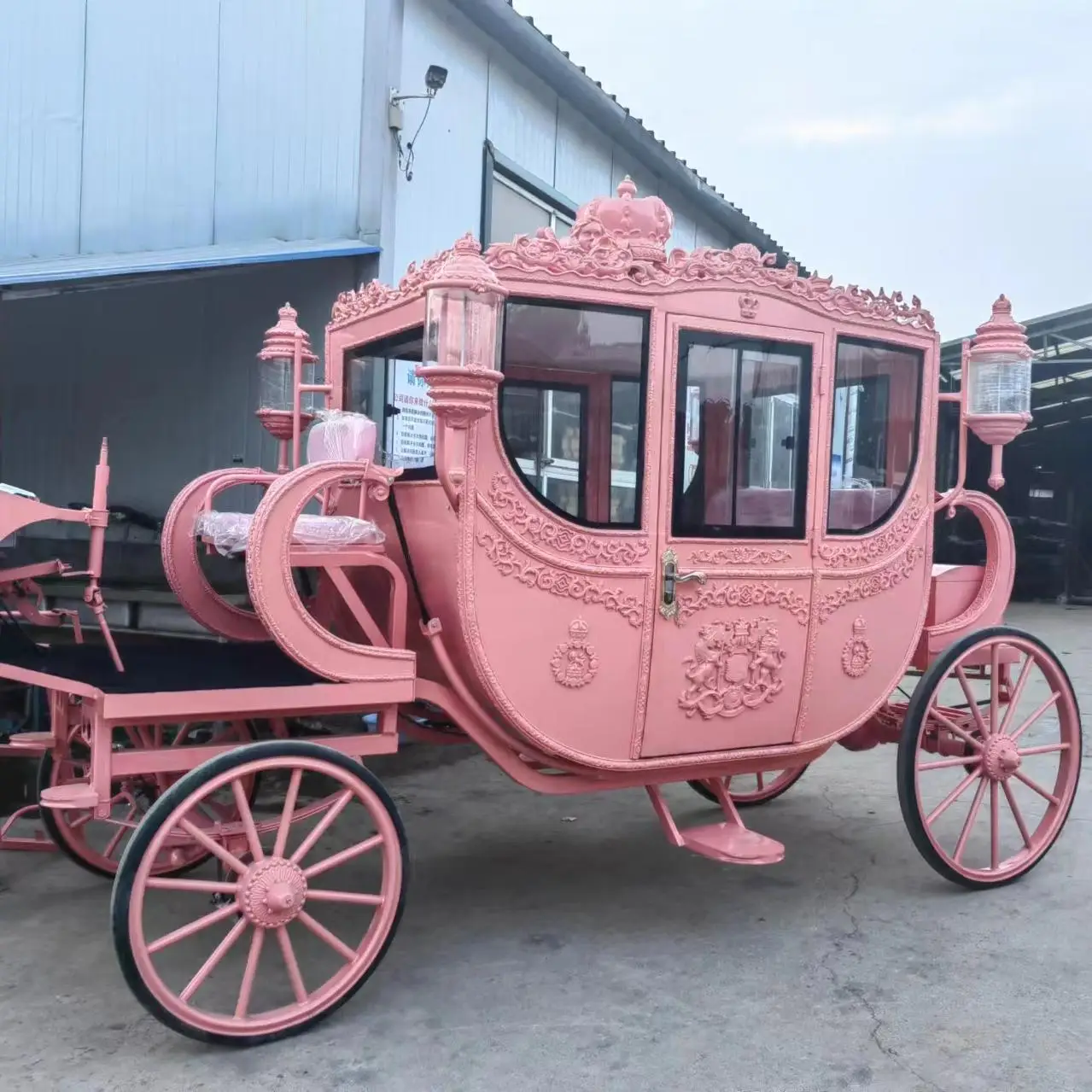 horse and carriage wedding decorations Sightseeing vehicle in scenic area tourist car