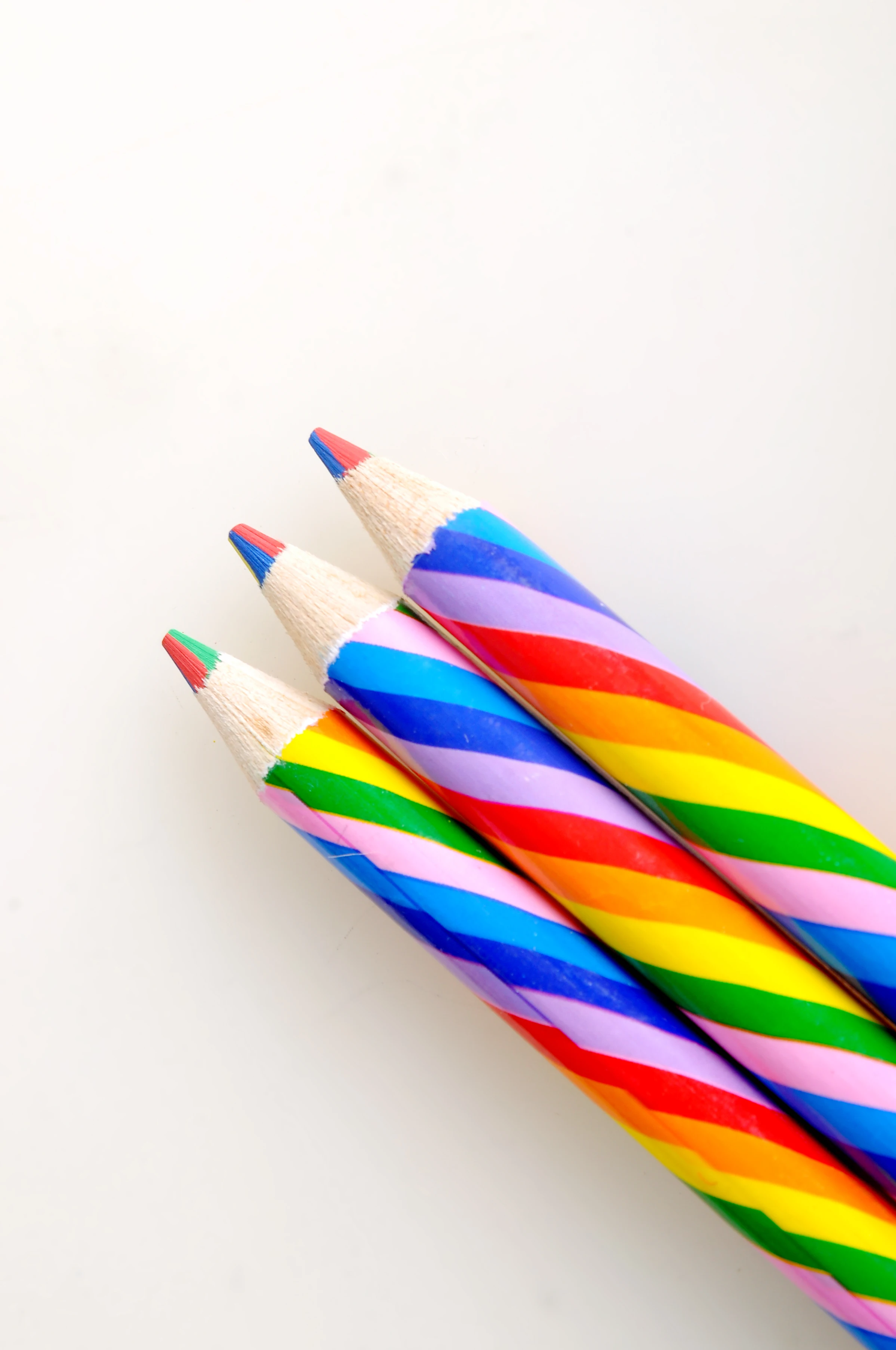 Wholesale customized logo jumbo triangle basswood color pencil four colors in one