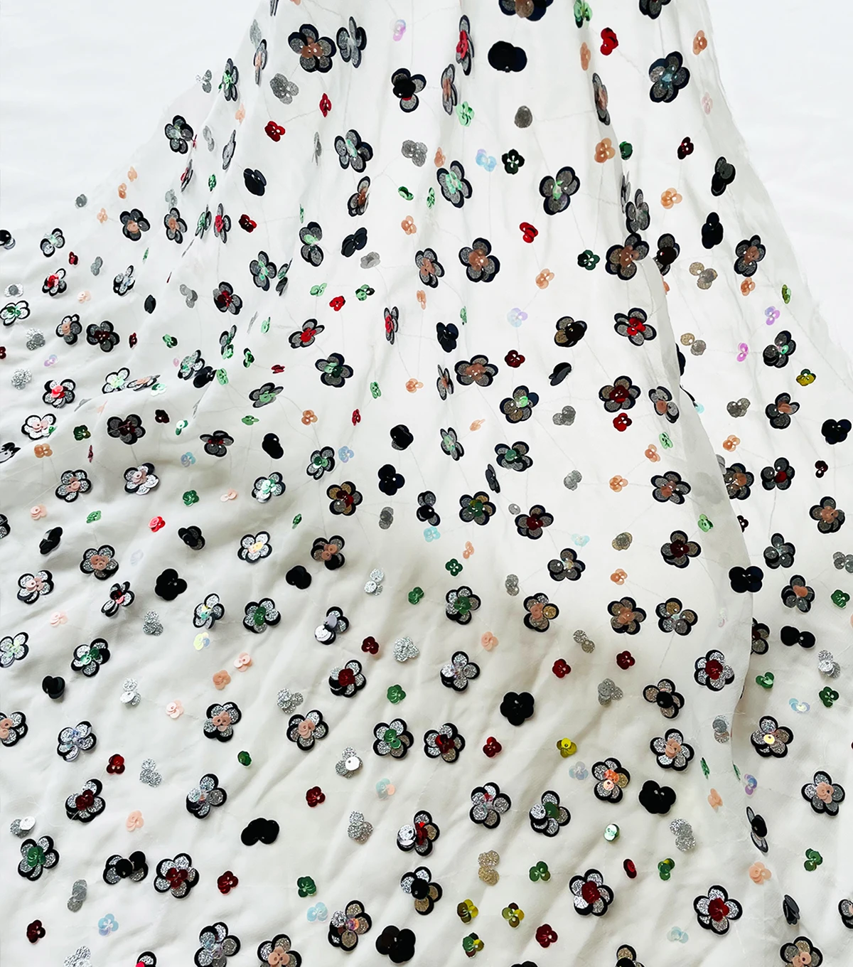 Чистая и свежая ткань из полиэстера, 100% полиэстер, белая ткань с черными цветами