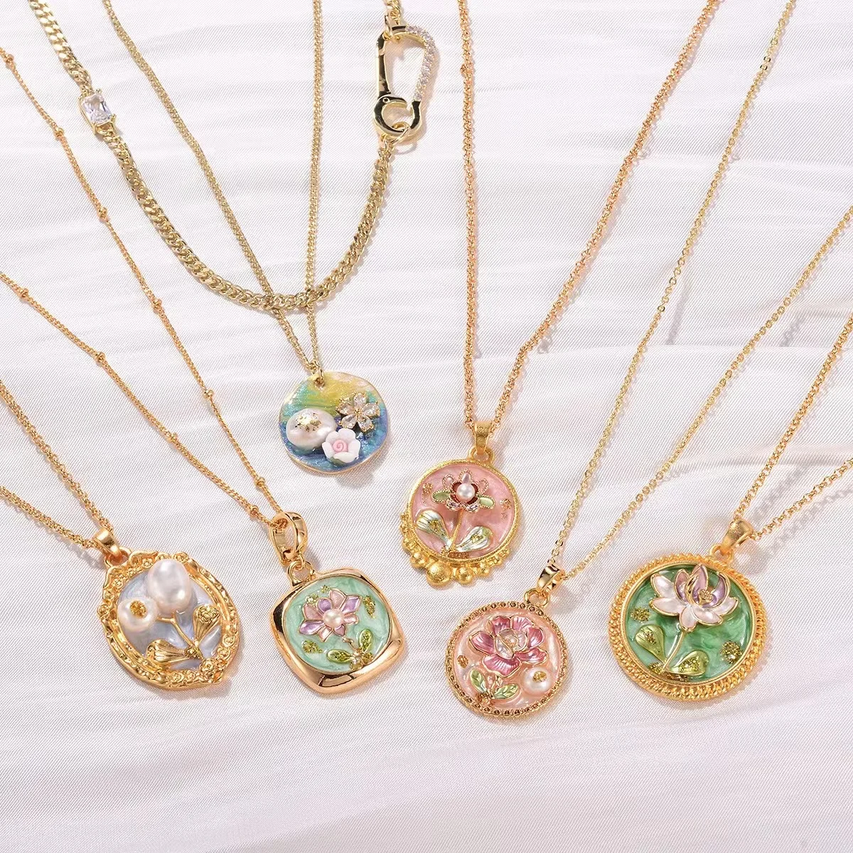 Vintage lotus flower gold pearl chunky pendant necklace for women