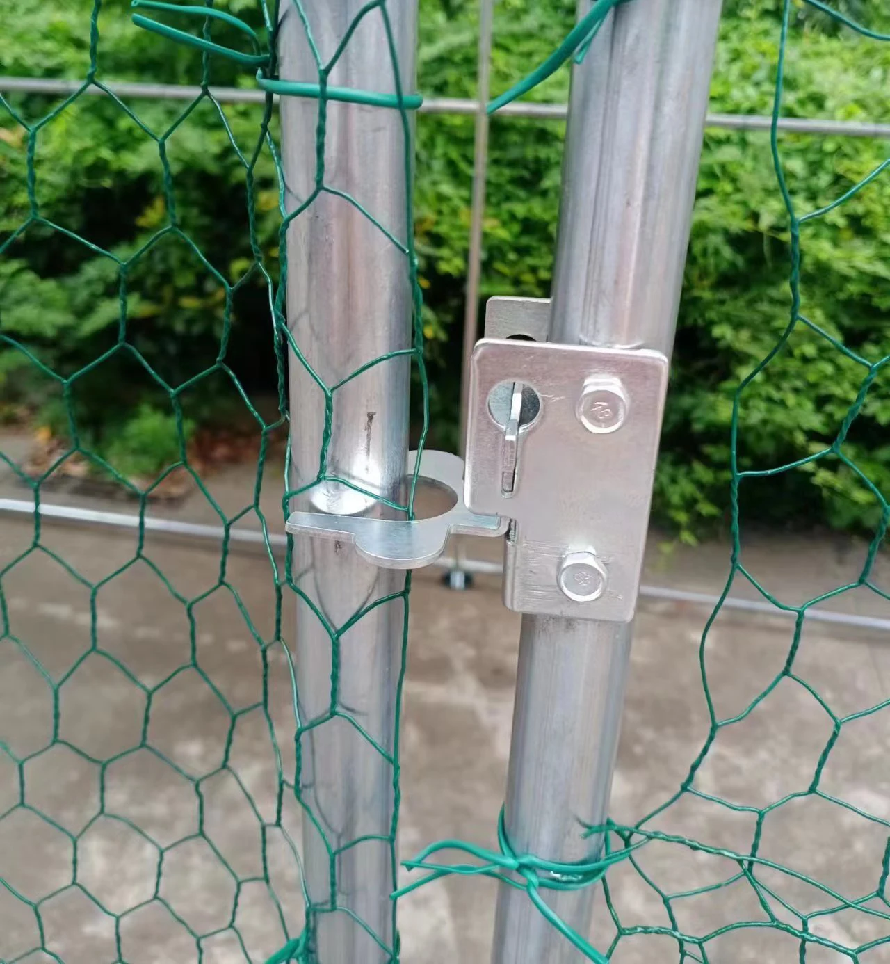 Тяжелая проволочная ограда для куриного дома в форме шпиля уличная куриная ручка двора с водонепроницаемым и УФ-покрытием