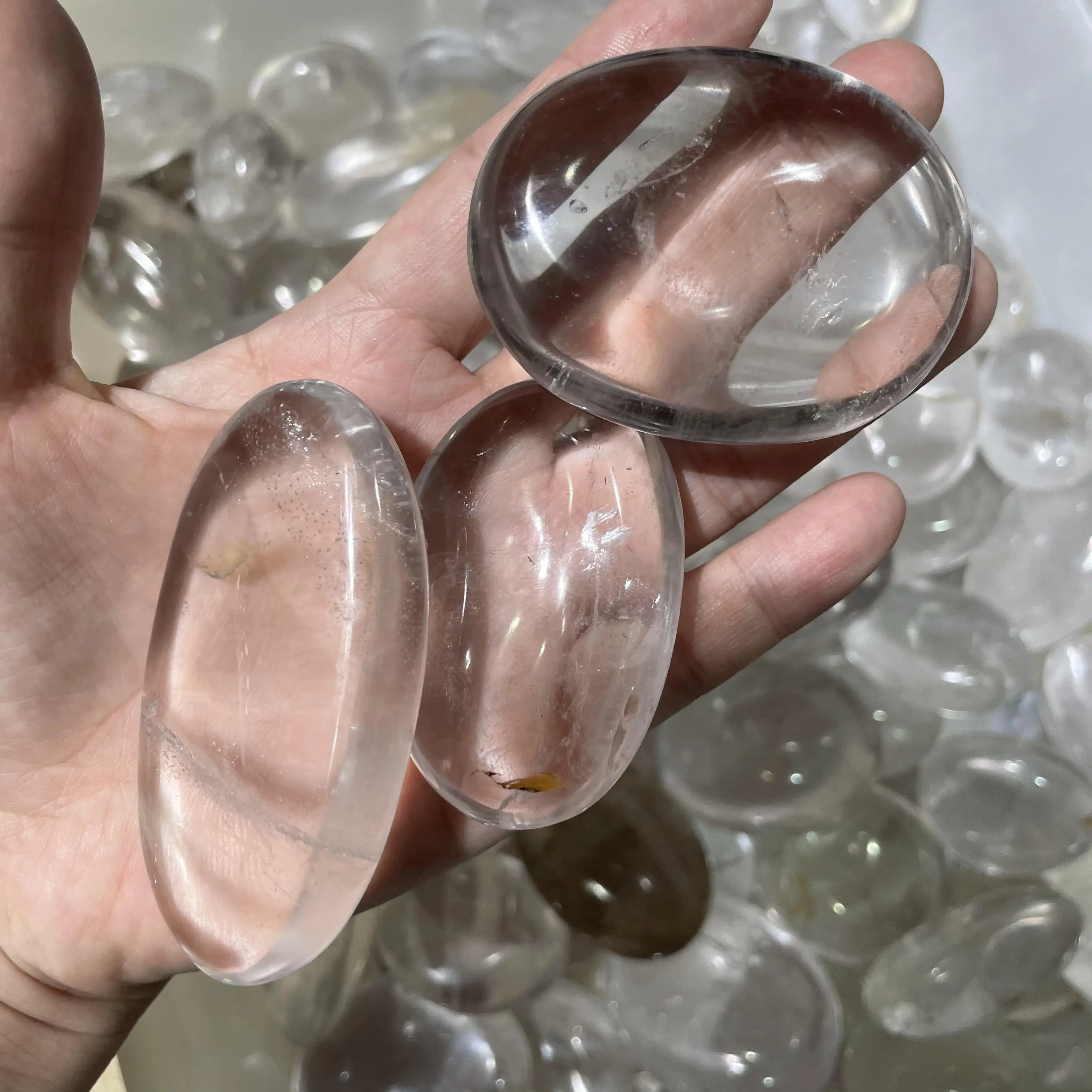 High quality natural clear quartz palm stones rainbow gemstone clear quartz crystals healing palm stones for souvenris gifts