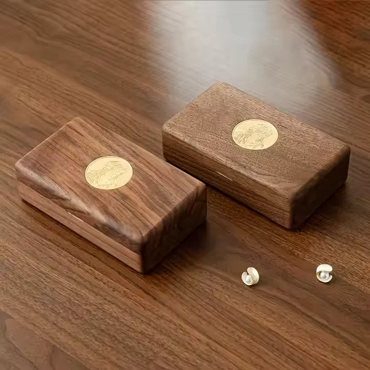 Custom Logo Square Wooden Ring Box Packaging Walnut Luxury Gift Ring Box Mini Boxing Ring Wedding Jewelry Display Storage Box