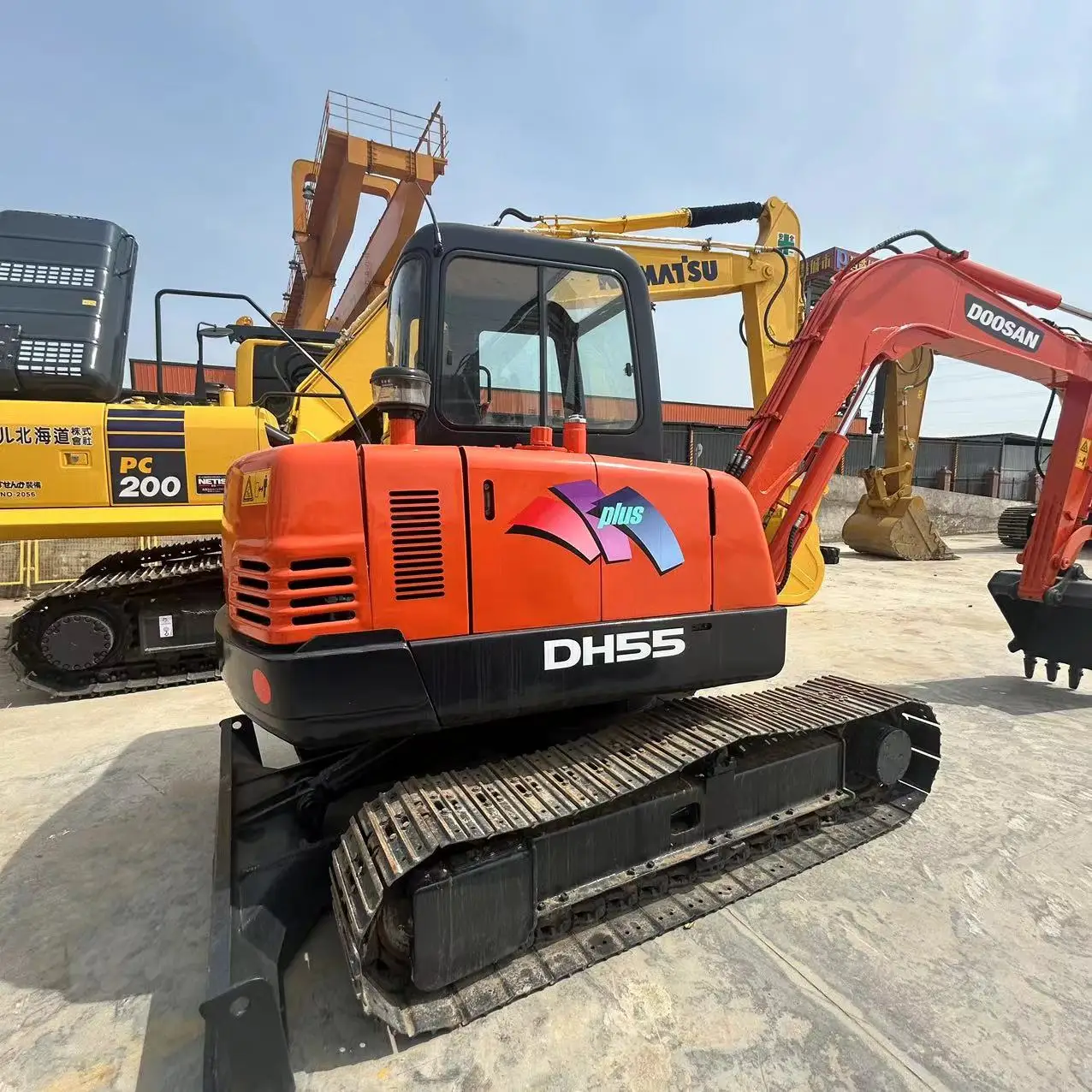 Лидер продаж использованный Корея мини-экскаватор Doosan DH55 с короткими рабочими часами DH220/DH150/DH300 по низкой цене