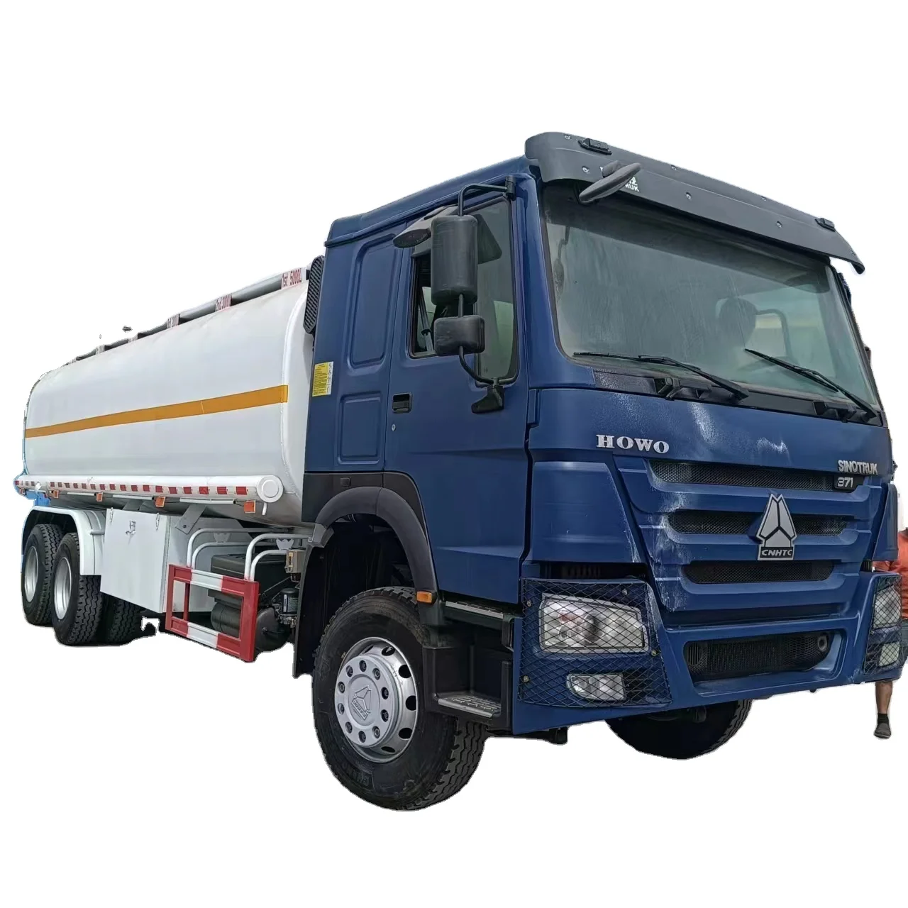 Export second-hand Haowo 10 wheeled diesel gasoline transport vehicle with aluminum alloy tank body and brand new tires