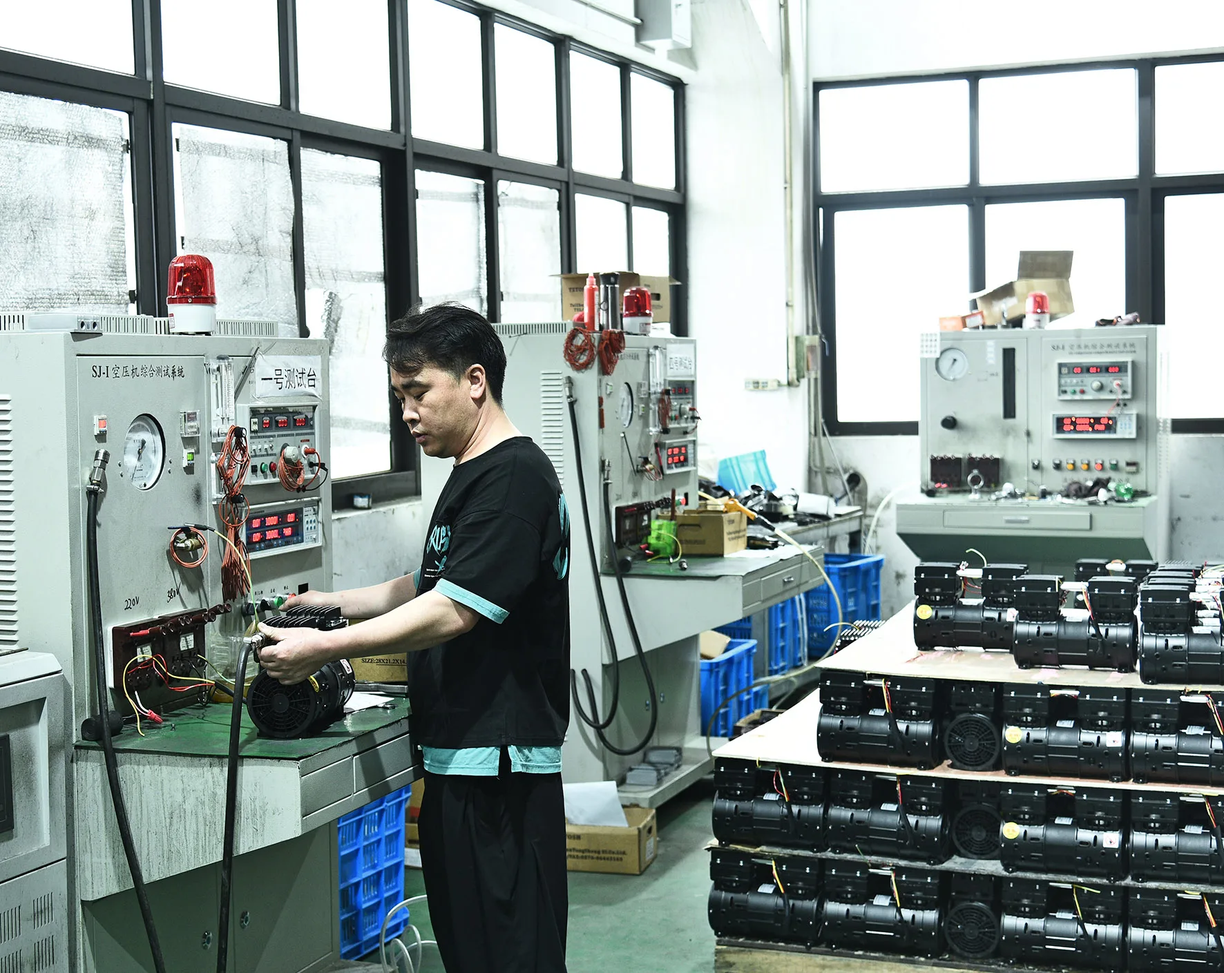 New design AC POWER 1800w medical silent oil free air compressor