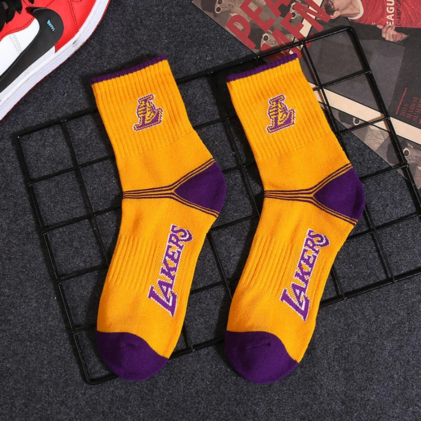 Hot Sales Cotton Sport Socks Basketball Team Fashion Colorful Socks Crew Men Customize Logo Sport Socks